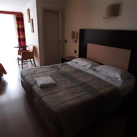 Hotel Dades à Castelluccio dei Sauri Extérieur photo