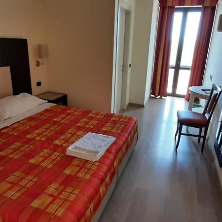 Hotel Dades à Castelluccio dei Sauri Extérieur photo