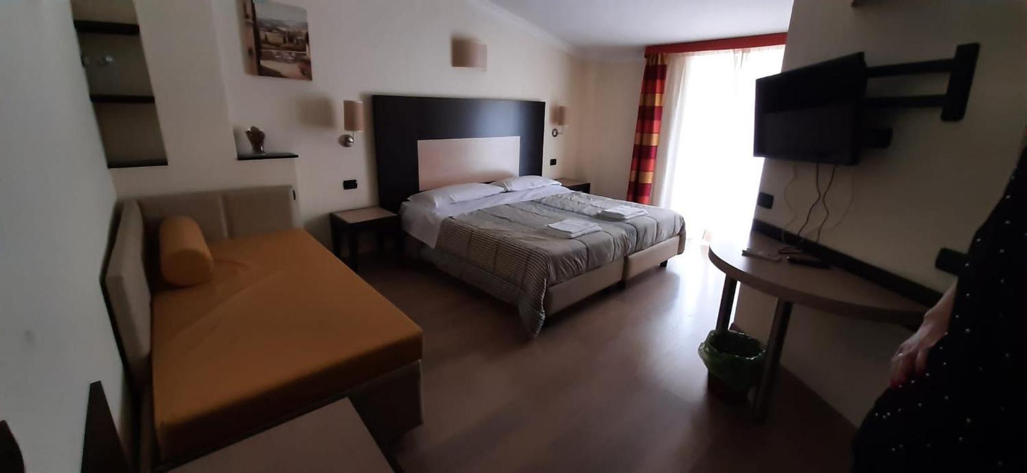 Hotel Dades à Castelluccio dei Sauri Extérieur photo